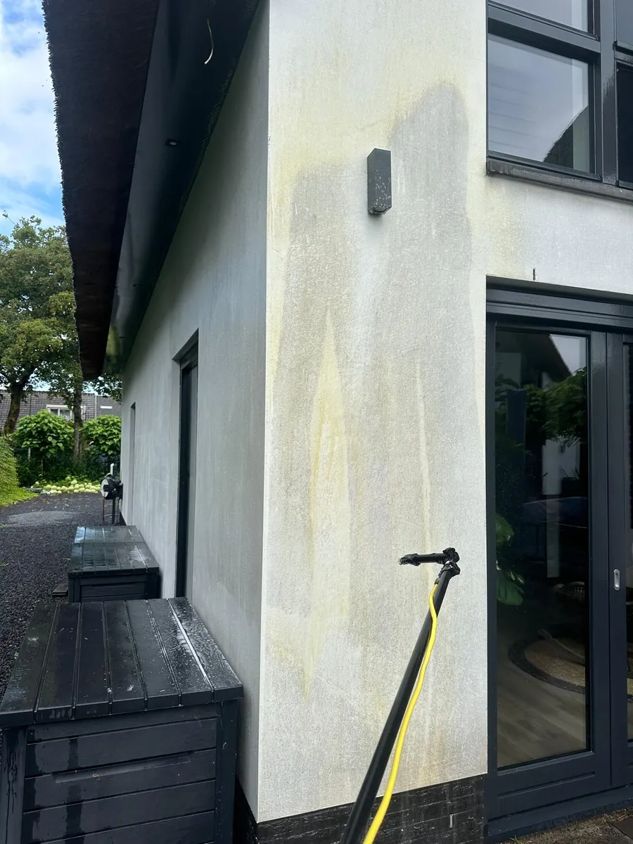 Gevelreiniging met telescoopsteel