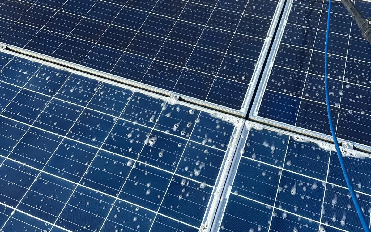 Zonnepanelen reinigen